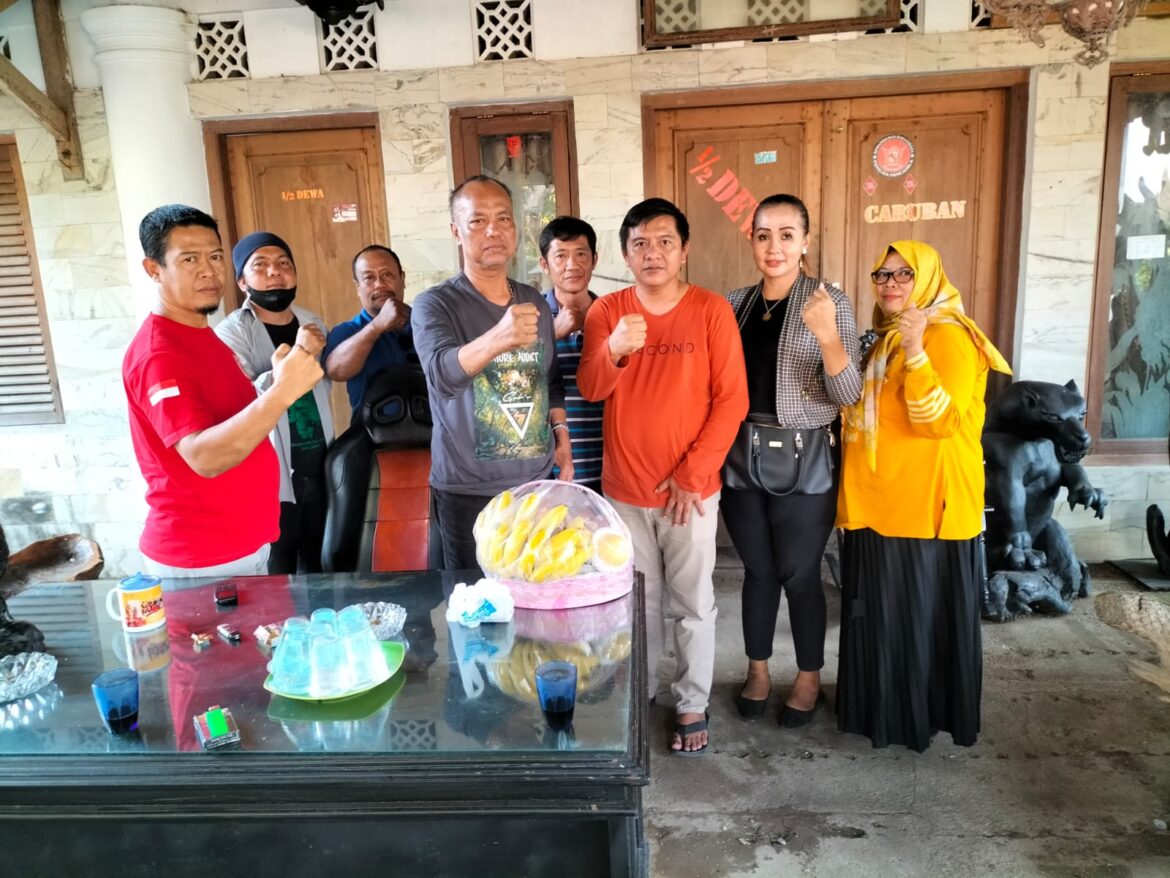 Ketum P2BMI Bersama Sekjen P2BMI dan Pengurus P2BMI Silaturahmi ke Kediaman Ketua PP Kabupaten Cirebon R. Suma