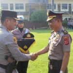 Dua Personel Polresta Cirebon Mendapat Kenaikan Pangkat Pengabdian
