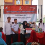 Warga Lansia Menerima Bantuan Asistensi Rehabilitasi Sosial Dari Bupati Mojokerto
