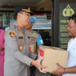 Kapolres Cirebon Kota dan Bhayangkari Bagikan Paket Sembako Kepada Nelayan