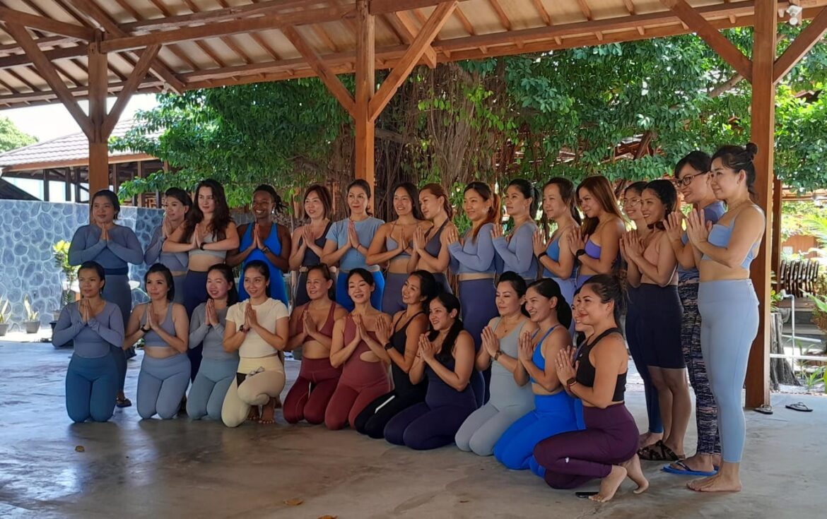 Puluhan Wanita Dari Berbagai Negara Ikuti Yoga Trip to Leebong