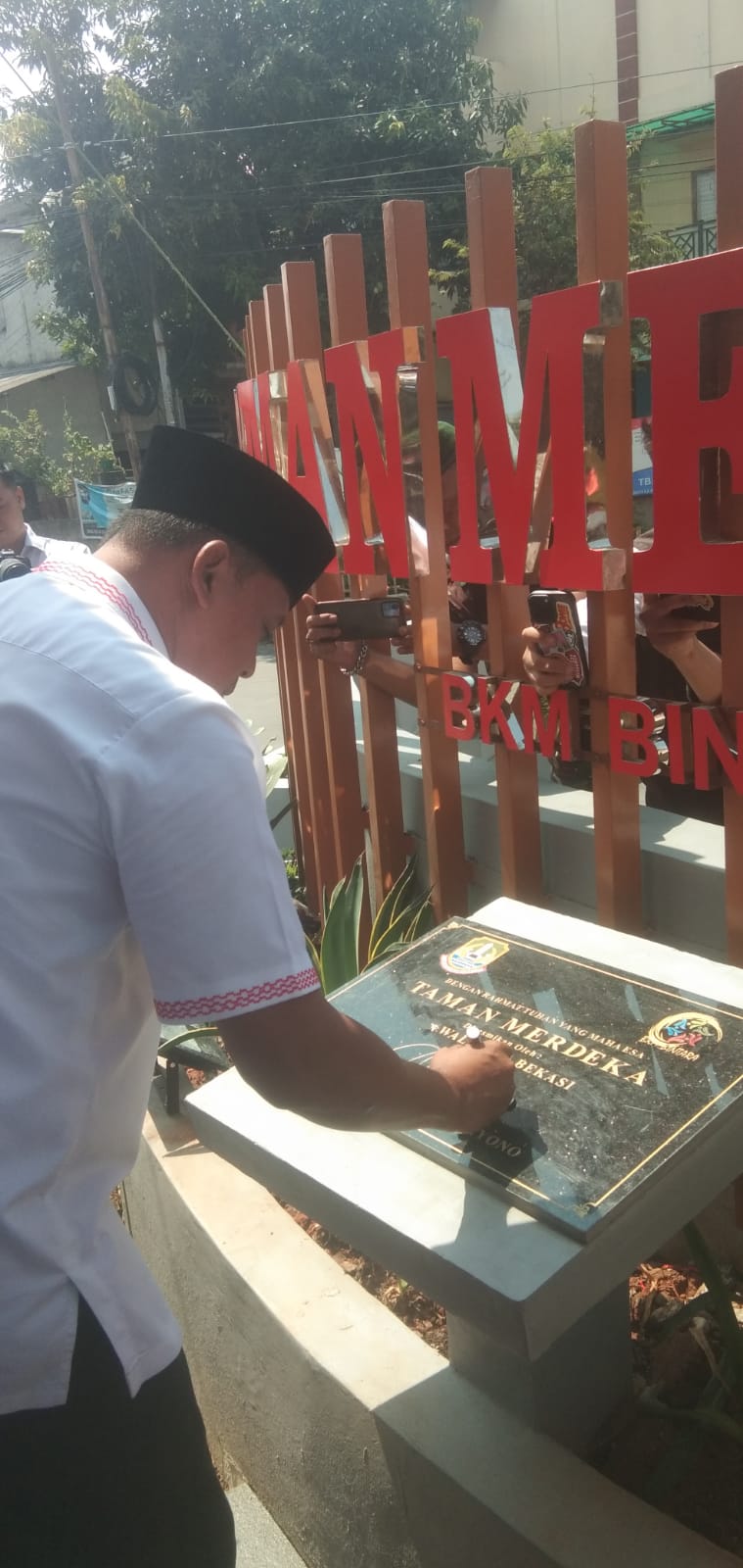 Walikota Bekasi Resmikan Taman Merdeka Bintara Wujud Tingkatkan Fasum