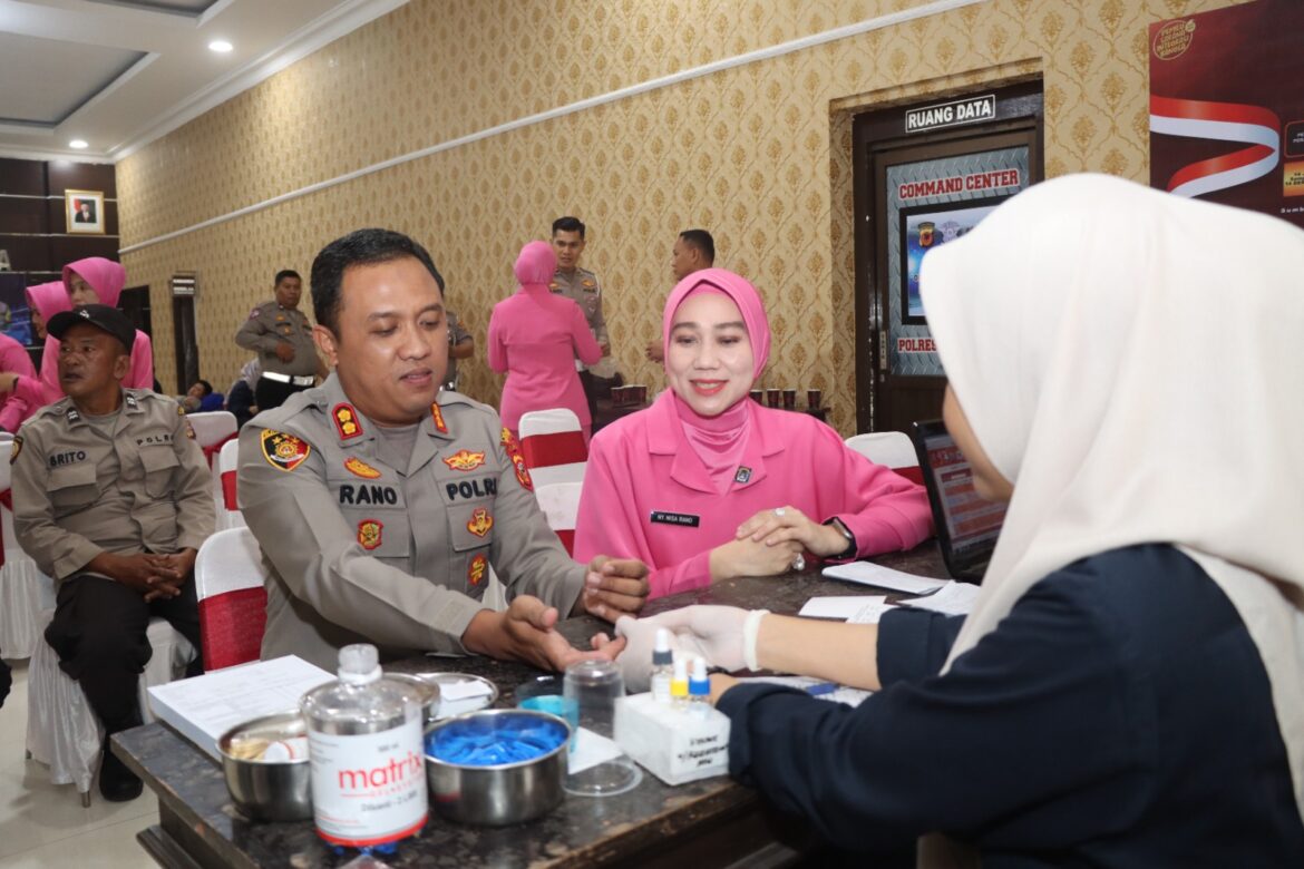 Polres Cirebon Kota Laksanakan Donor Darah Dalam Rangka Hari Lalu Lintas Bhayangkara Ke-68