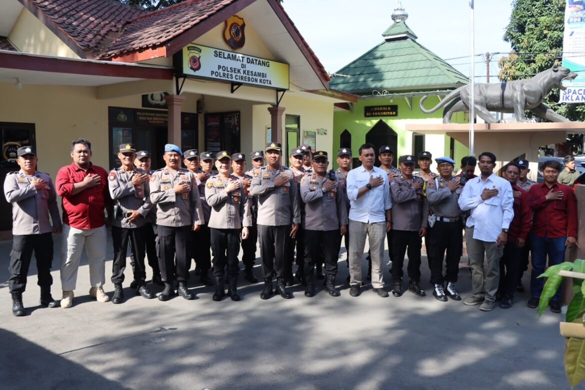 Kapolres Cirebon Kota Sampaikan Arahan Netralitas Anggota Polri Dalam Tahun Politik Di Polsek Kesambi