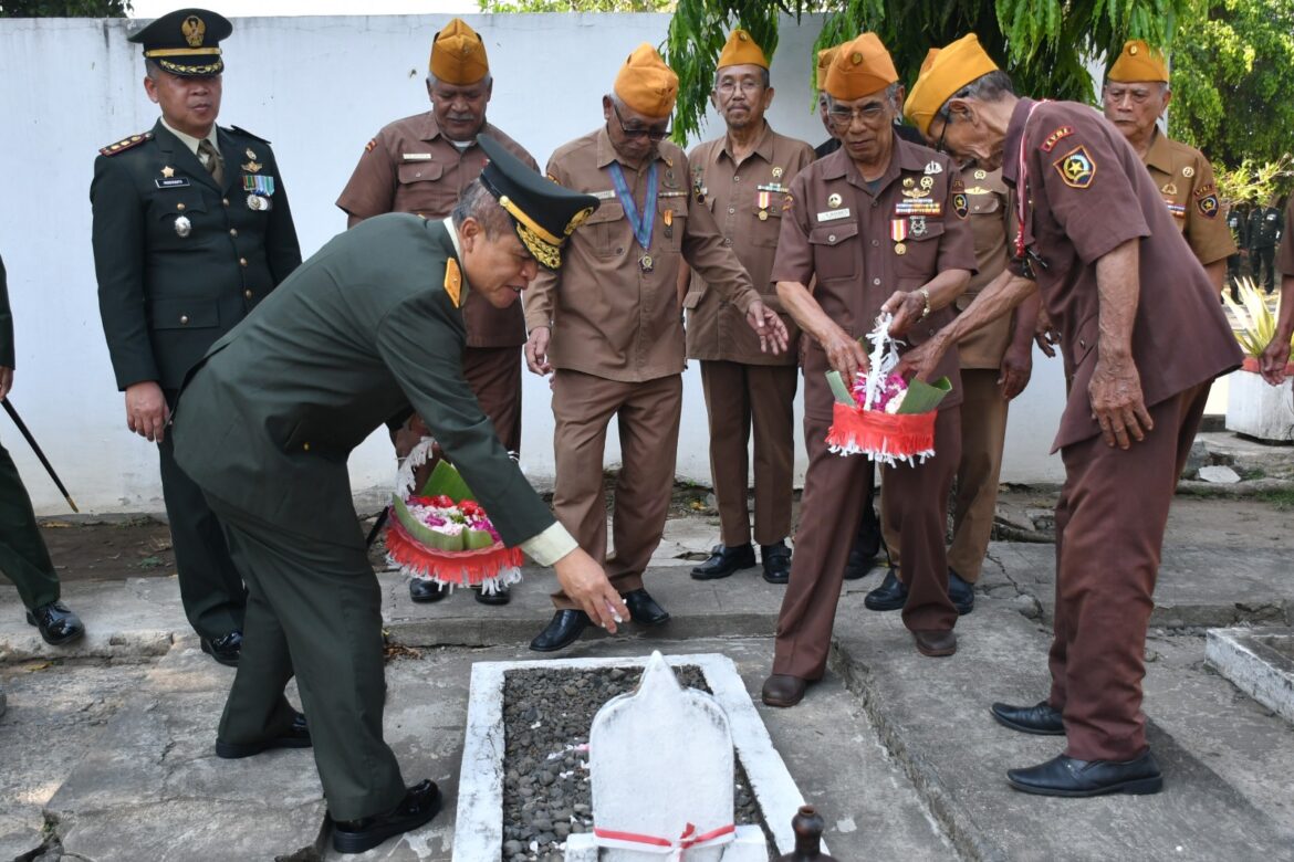 Jelang HUT Ke-78 TNI, Kodim 0815/Mojokerto Gelar Ziarah Nasional & Tabur Bunga