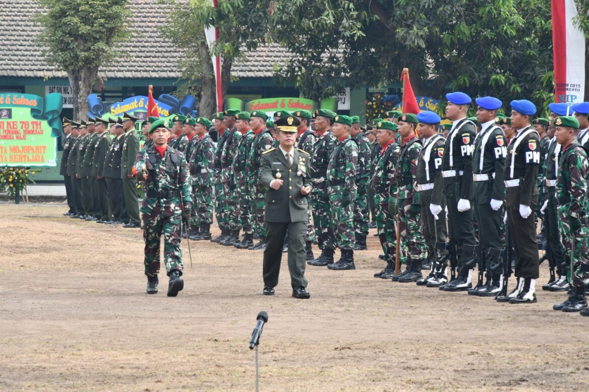 Kodim 0815/Mojokerto Kerahkan Personel Ikuti Upacara Peringati HUT TNI Ke-78