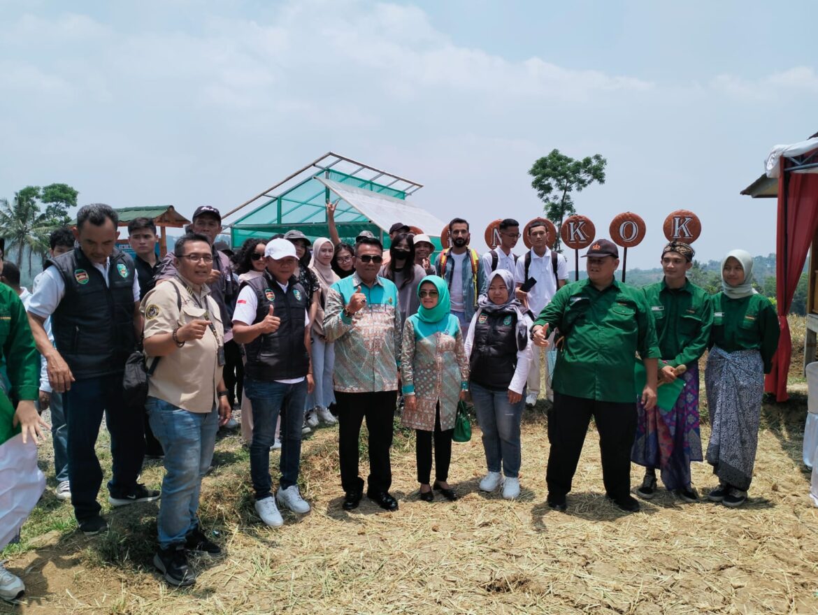 Cibeber Nanjeur Manggis Tour Sebagai Strategi Pemnberdayaan Masyarakat Dalam Pengembangan Argowisata