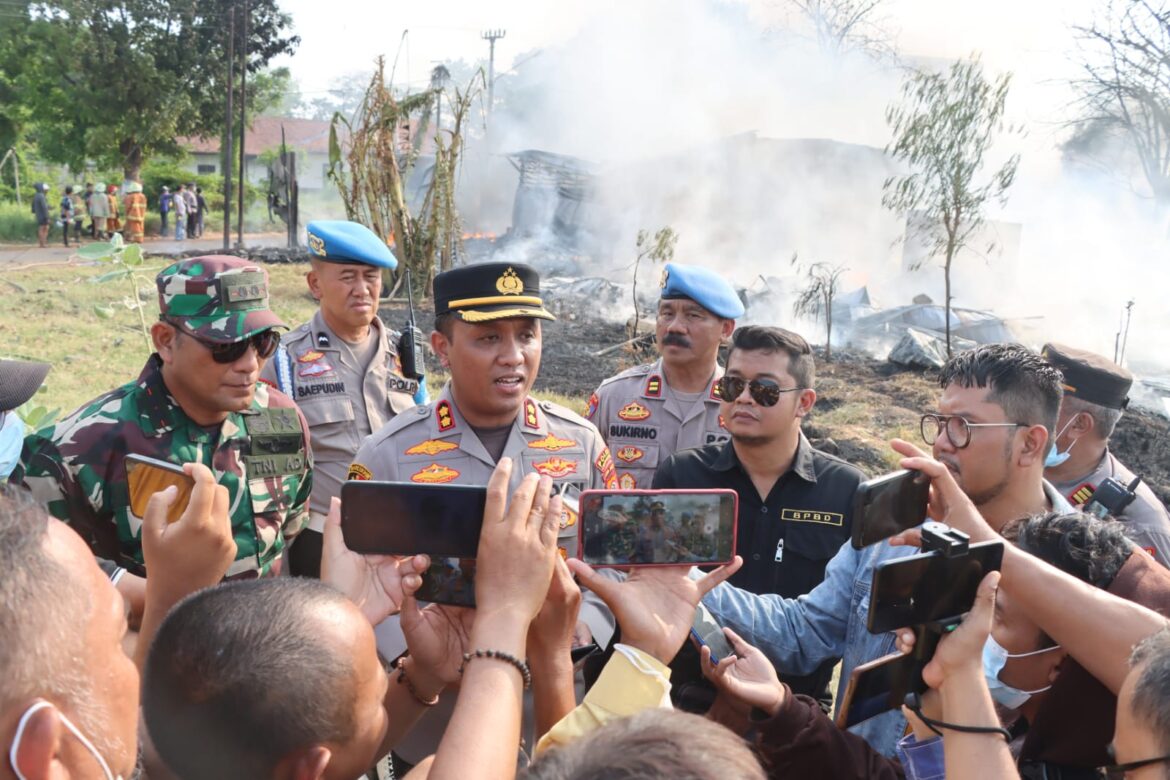 Kapolres Cirebon Kota Tinjau Langsung Kebakaran Gudang Rongsok