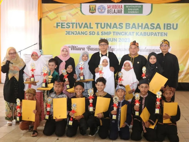 Bupati Sukabumi Membuka Festival Tunas Bahasa Ibu