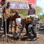 Kapolres Cirebon Kota Letakkan Batu Pertama Pembuatan Sumur Bor di Argasunya