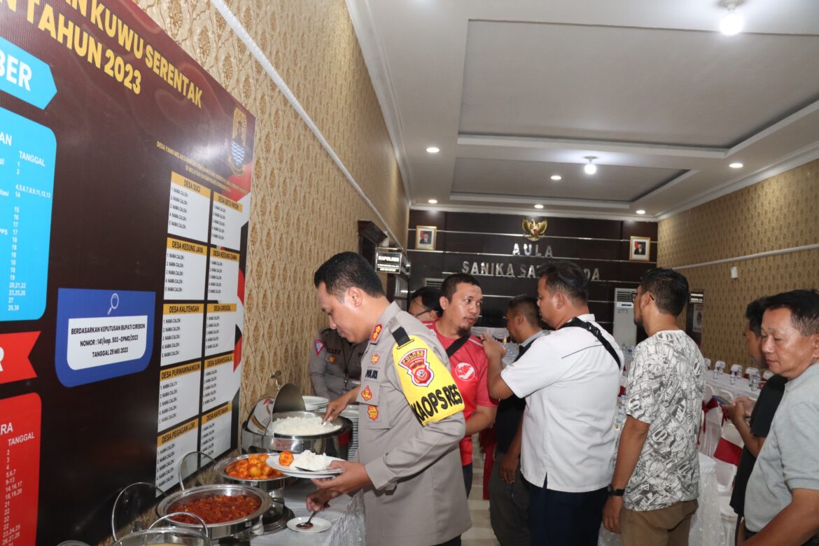 Pererat Silaturahmi, Kapolres Cirebon Kota Ajak Awak Media Makan Siang Bersama