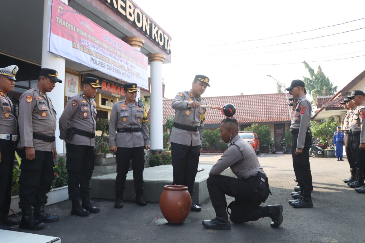 Polres Cirebon Kota Gelar Tradisi Penerimaan Bintara Remaja