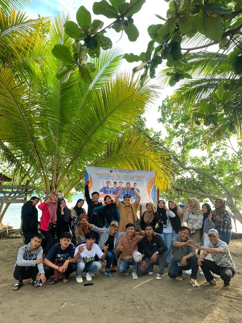 Pengurus Cabang Pergerakan Mahasiswa Islam Indonesia (PC.PMII) Tanggamus, Berserta Jajarannya Adakan Kegiatan Saresehan dan Diskusi di Pantai Khikit Pematang Sawah