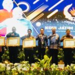 Bupati Ikfina Raih Penghargaan Pemerintah Peduli Olahraga Di Ajang KONI Jatim Award 2023.