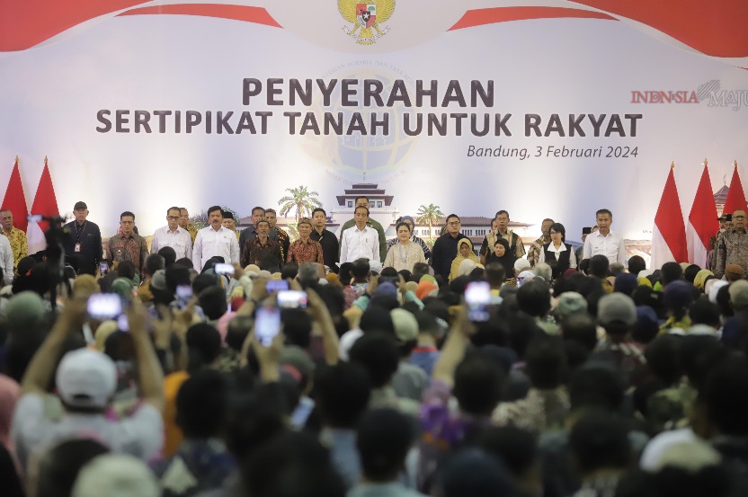 Program PTSL, Presiden Jokowi Serahkan Sertifikat Tanah Untuk Rakyat