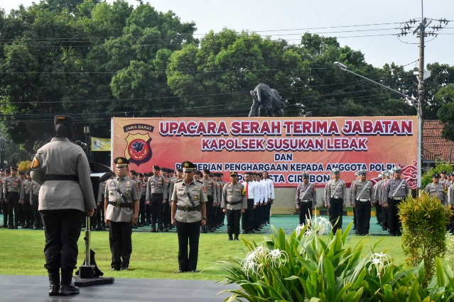 Kapolresta Cirebon Pimpin Sertijab Kapolsek Susukanlebak