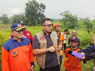 Salah Satu Korban Tenggelam di Sungai Pacet Ditemukan,  Pj Wali Kota Mojokerto Takziah ke Rumah Duka