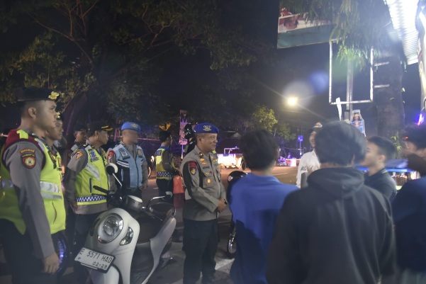Polresta Cirebon Gelar Patroli Sahur, Jaga Kamtibmas Sambil Bangunkan Warga