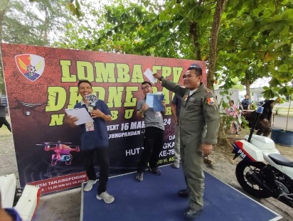 Memperingati HUT TNI AU ke-78, TNI AU Lanud H. AS Hanandjoeddin Gelar Lomba Drone Race & Berbagi Takjil