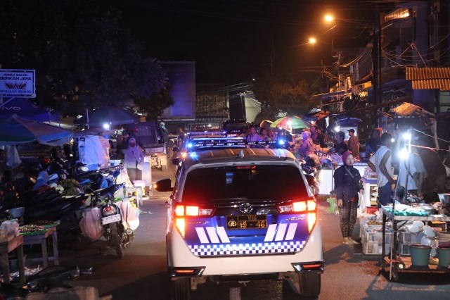 Polresta Cirebon Gelar Patroli Sahur, Cegah Gangguan Kamtibmas dan Ajak Segera Sahur