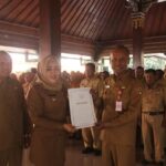 Bupati Mojokerto Serahkan SK Kenaikan Pangkat Kepada 273 PNS Kabupaten Mojokerto