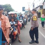 Pastikan aman,Bhabinkamtibmas Klayan, Polsek gunung jati Polres Cirebon Kota monitoring pembagian Takjil