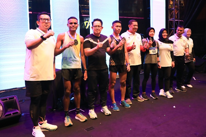 Lepas 5.000 Peserta Soma Night Run, Pj. Gubernur Adhy: Gaungkan Gaya Hidup Sehat dengan Angkat Kearifan Lokal