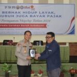 Dalam Peringatan Hari Buruh, Kapolres Sukabumi Dianugerahi Polisi Sahabat Buruh Dalam Peringatan Hari Buruh, Kapolres Sukabumi Dianugerahi Polisi Sahabat Buruh