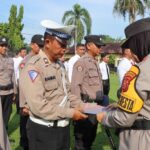 Kapolresta Cirebon Berikan Penghargaan Kepada Puluhan Personel Polresta Cirebon Berprestasi