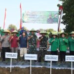 Tanam 4000 Bibit Cabe, Danrem 082/CPYJ : Komitmen TNI Berkontribusi Wujudkan Hanpangan Nasional