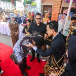 *Pj. Wali Kota Mojokerto Sambut Kedatangan Tim Verlap Lomba Kampung KB Tingkat Nasional* *Pj. Wali Kota Mojokerto Sambut Kedatangan Tim Verlap Lomba Kampung KB Tingkat Nasional*