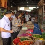 Bersama PJ Bupati Cirebon, Forkopimda, Kapolresta Cirebon Pantau Harga Sembako di Pasar Sumber