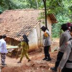 Kapolresta Cirebon Sambangi Warga dan Berikan Bantuan Renovasi Rumah Tidak Layak Huni Kapolresta Cirebon Sambangi Warga dan Berikan Bantuan Renovasi Rumah Tidak Layak Huni