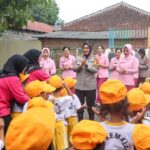 Kapolresta Cirebon Kunjungi TK Kemala Bhayangkari 28 Cabang Kota Cirebon