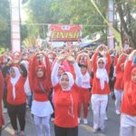 Semarak Peringatan Kemerdekaan RI, Bupati Mojokerto Senam Dan Jalan Sehat Bersama Warga Desa Watesumpak