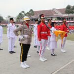 Anggota Sat Reskrim Ikut Serta dalam Pasukan Pengibaran Bendera HUT RI ke-79 di Lapangan Maulana Yudha
