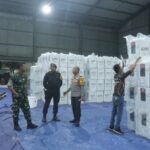 Dandim 0815/Mojokerto Bersama Kapolres Pantau Proses Pengembalian Logistik di KPU