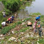 Antisipasi Bencana Banjir Koramil Mojosari Bareng BPD & Forkopimcam Bersihkan Sungai Sadar