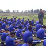 Aktif Dalam Pembinaan, Babinsa Koramil 0815/11 Pungging Tanamkan Kedisiplinan & Tanggung Jawab Siswa SMPN 2 Pungging