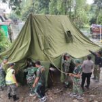 TNI-Polri Bersama Warga Dirikan Posko Bantuan di Pulorejo
