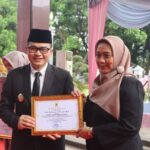 Kapolresta Cirebon Terima Penghargaan Gender Champions Bidang Hukum dalam Peringatan Hari Ibu ke-96 Tingkat Kabupaten Cirebon Tahun 2024