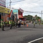 Koramil Pacet Bersama Personel Pengamanan Nataru Aktif Pantau Situasi Wilayah Dan Arus Lalu Lintas Kawasan Wisata