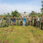 Tingkatkan Kepedulian Lingkungan, Koramil 0815/02 Trowulan Bareng KPH Jombang dan Pemdes Pakis Tanam 250 Pohon