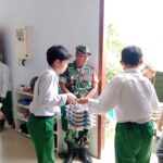 Babinsa Koramil 0815/16 Pacet Dampingi Program Makan Bergizi Gratis Untuk Siswa SMP Amanatul Ummah