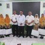 Serahkan Sertifikat Nomor Pokok Perpustakaan, Wabup Rizal Dorong Pembelajaran Berbasis Literasi Serahkan Sertifikat Nomor Pokok Perpustakaan, Wabup Rizal Dorong Pembelajaran Berbasis Literasi
