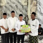 Safari Ramadan Perdana, Bupati Al Barra Serahkan Bantuan Pembangunan Masjid