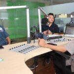 Kasat Reskrim Polresta Tangerang Laksanakan Talk Show Sosialisasi Operasi Pekat Maung 2025 di Radio Tangerang Gemilang