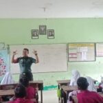 TNI Hadir untuk Anak Negeri: Babinsa Posramil Mojoanyar Kodim Mojokerto Ajarkan Matematika dengan Hati