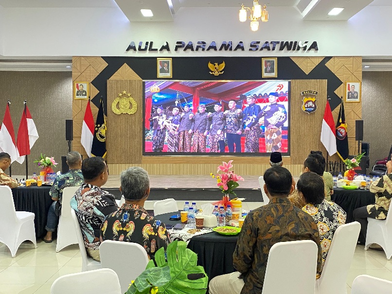 Polresta Tangerang Gelar Nobar Wayang Kulit “Amartha Binangun” Dari Mabes Polri, Meriahkan HUT Bhayangkara ke-79