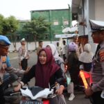 Tegakkan Disiplin Berlalu Lintas, Polresta Cirebon Tertibkan Puluhan Pengendara Sepeda Motor di Ciledug